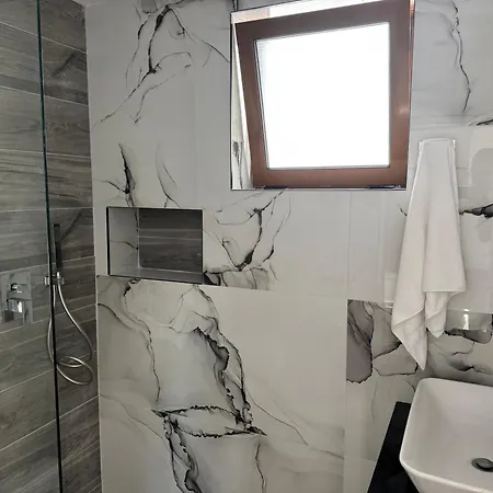 Fjori Apartment