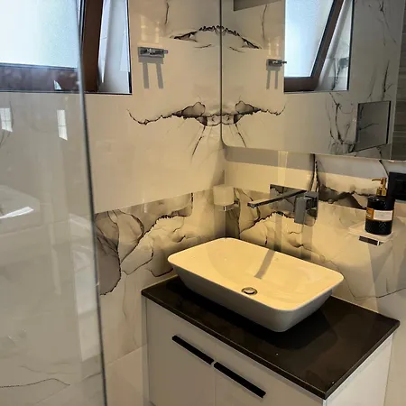 Fjori Apartment *